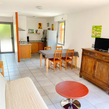 Le Domaine D'arignac בקתה *